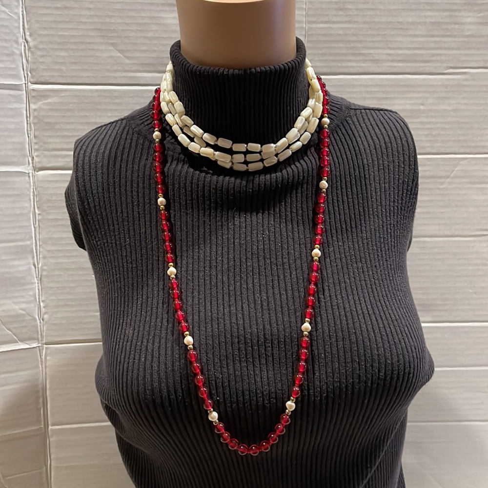 Set of 2 vintage necklaces